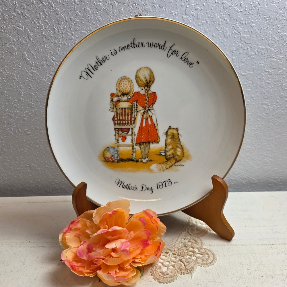Holly Hobbie Mothers Day 1973 Commemorative Porcelain Plate Gold Rim Japan